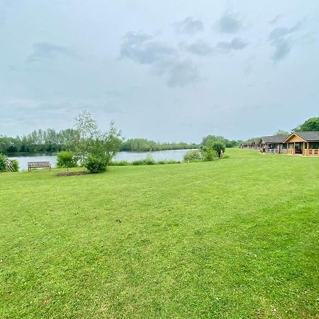 Reeds Lodge, Lake Pochard Южен Сърни Екстериор снимка