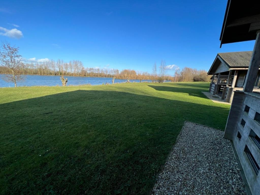 Reeds Lodge, Lake Pochard Южен Сърни Екстериор снимка